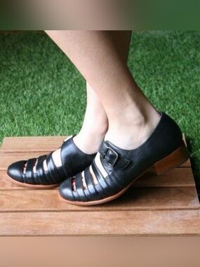 Preowned Chie Mihara Zippy Flats in Black Size 39